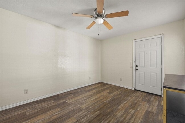 Building Photo - 2504 Brook Hollow Ct