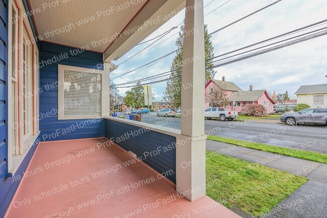 Building Photo - 520 6th St