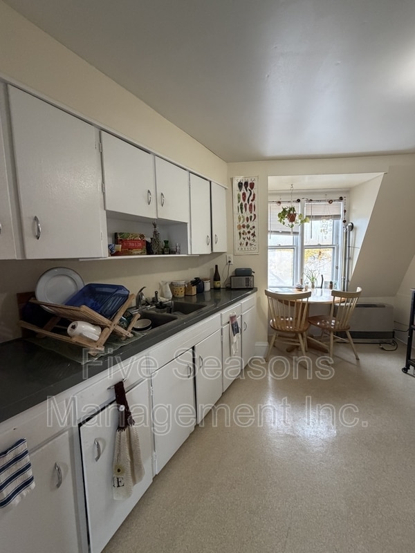 Building Photo - 10 Lafayette Pl