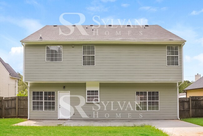 Building Photo - Discover the convenience of Lithonia living