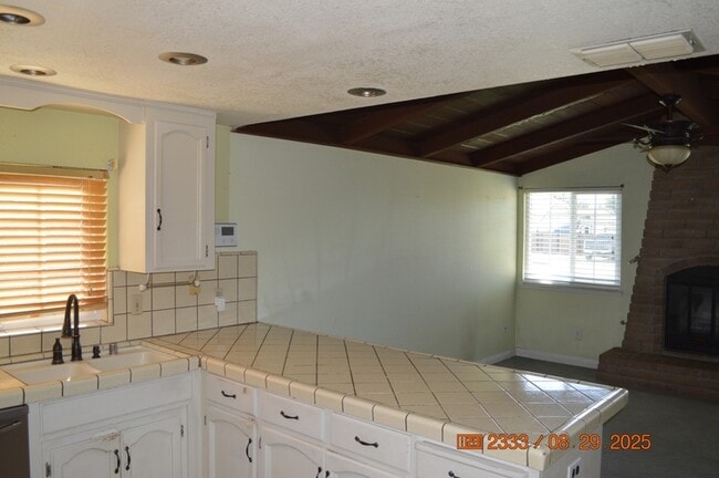Building Photo - 1125 W Tuolumne Rd