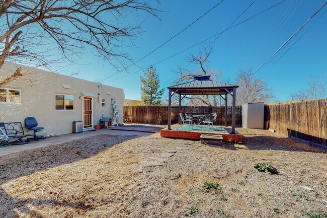 Building Photo - Charming NE Heights 3 Bedroom 2 Bath