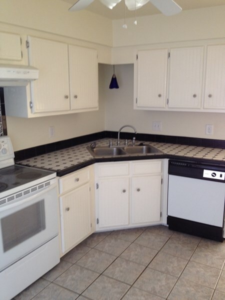 Building Photo - Renovated 3 BR 2.5 BA Townhouse in Virgini...