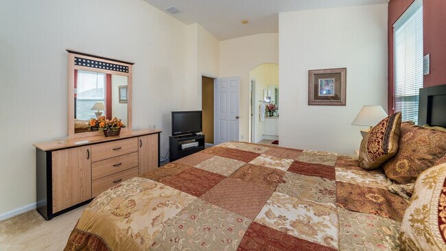 Building Photo - 8147 Fan Palm Way
