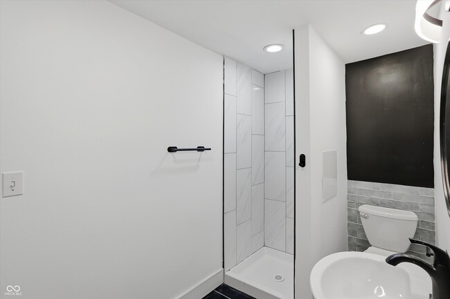 Building Photo - 1232 Keystone Ave