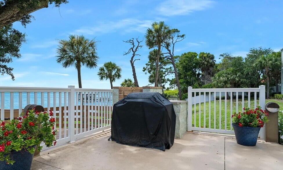 Building Photo - 711 N Halifax Ave