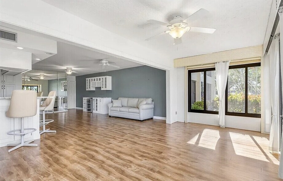 Building Photo - 5625 Trailwinds Dr