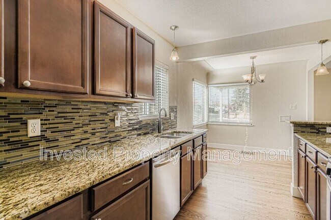 Building Photo - 2400 Pontiac St