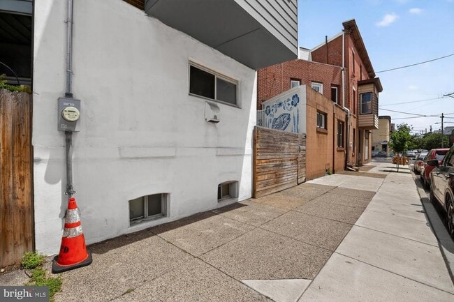 Building Photo - 2356 E Susquehanna Ave