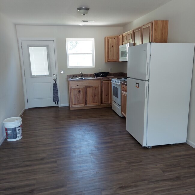 Building Photo - 1010 S Singleton