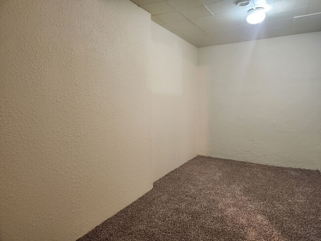 Building Photo - Updated Apartment