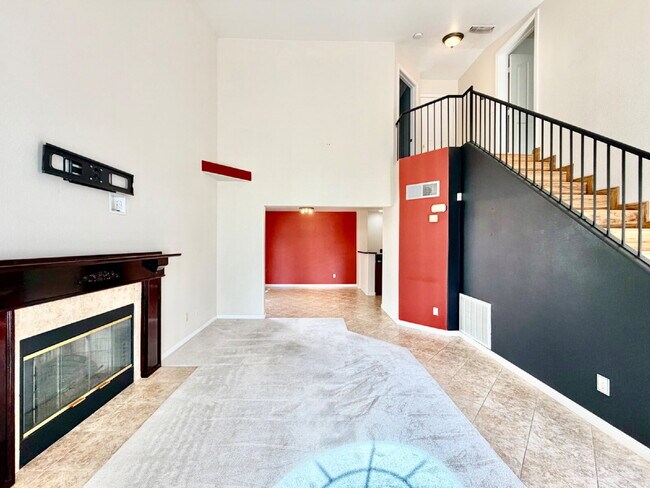 Building Photo - UPGRADED 2 BEDROOM TOWNHOME | SOLAR + PRIVATE YARD | SILVERADO RANCH / HENDERSON