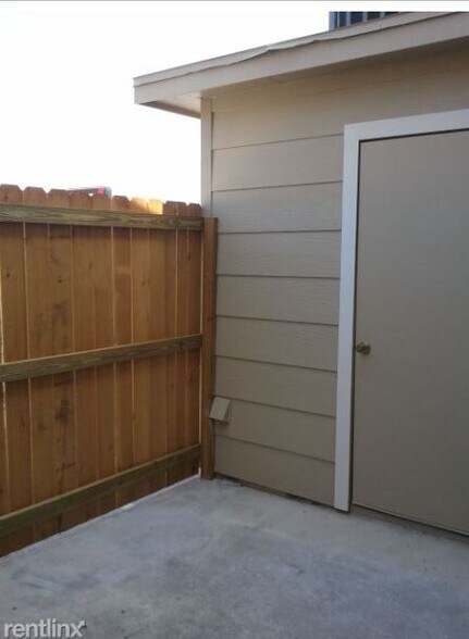Storage - 2367 Jennifer Dr
