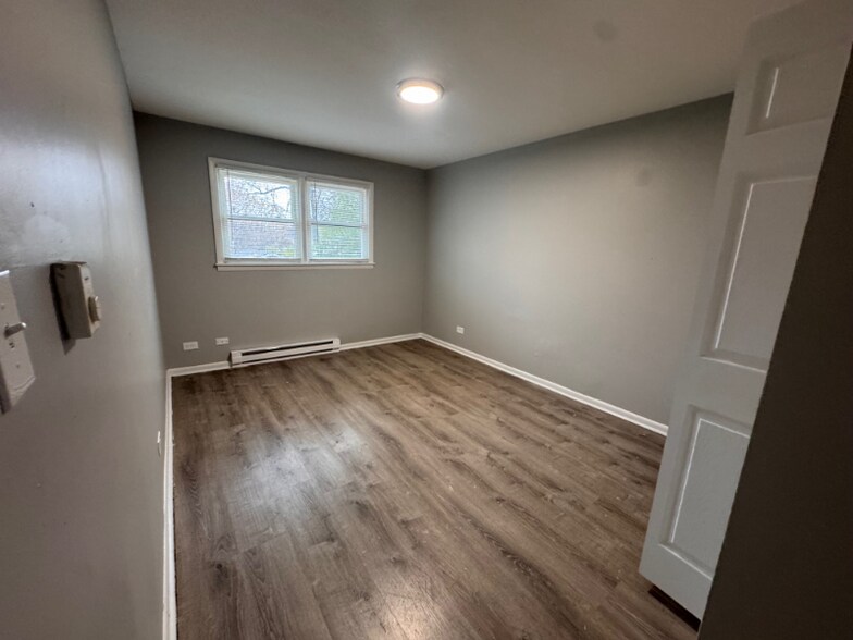 Building Photo - 474 W 14th Pl