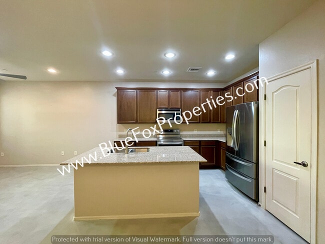 Building Photo - 2428 E Emerald Moon Dr