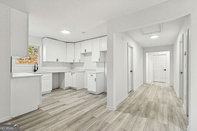 Building Photo - 597 Paper Mill Rd