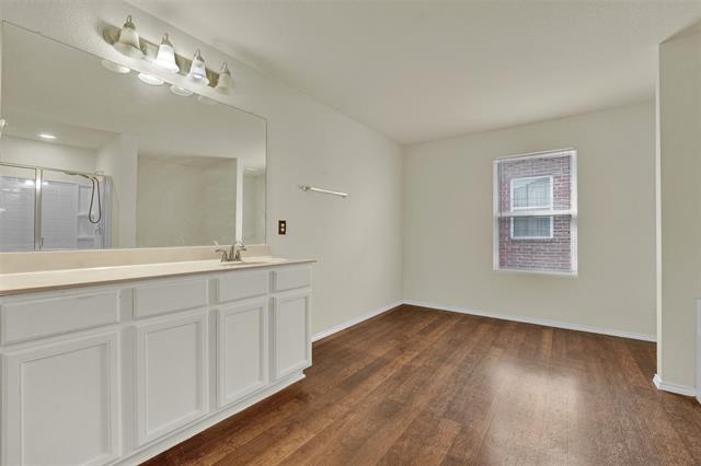 Building Photo - 917 Bloomfield Dr