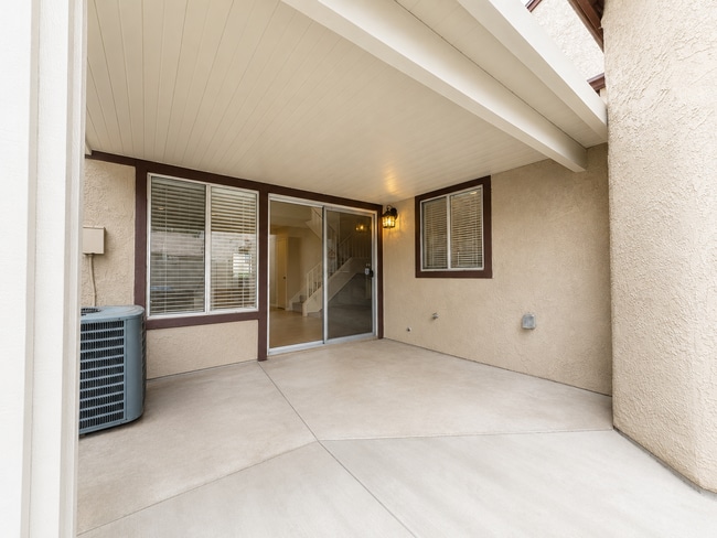 Building Photo - Beautiful 2 Bedroom Condo with fresh paint, flooring for Rent