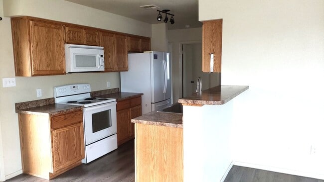 Building Photo - 3 bedroom Rental