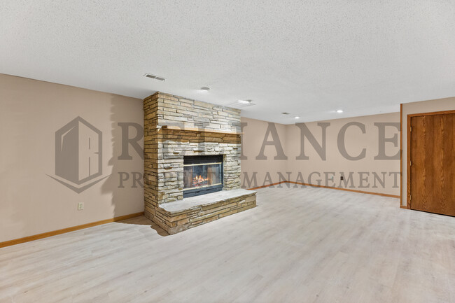 Building Photo - 510 N Parkridge St