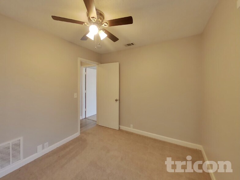 Building Photo - 1204 Shakleford Cir