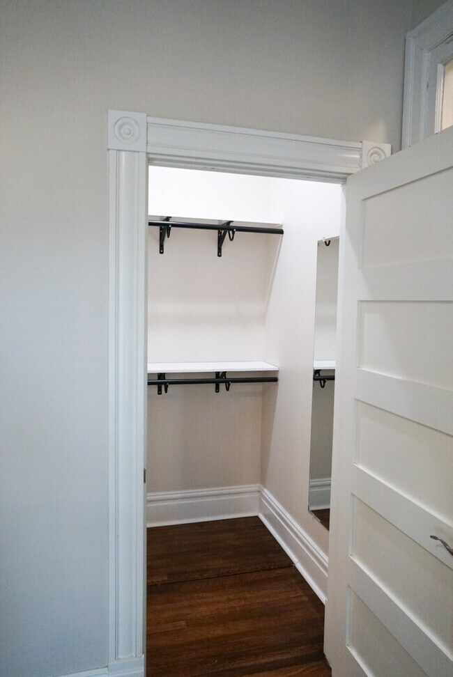 Building Photo - Recently Updated 3Bedroom 2Bath Condo
