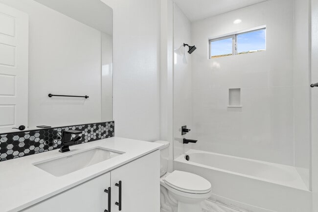 Building Photo - 73584 Henri Dr