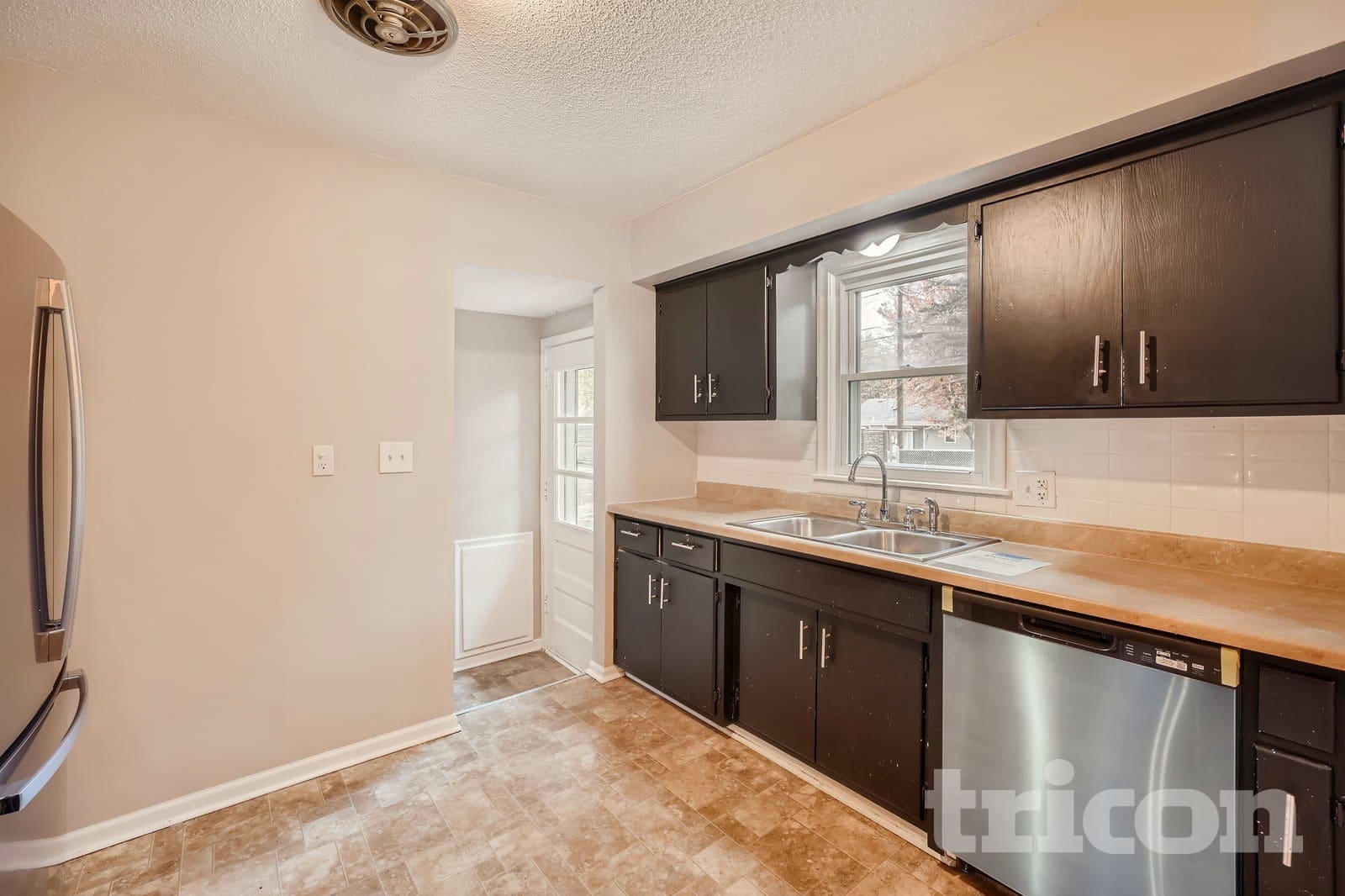 Building Photo - 4020 Nevada Ave N