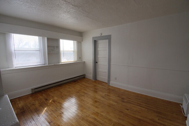 Building Photo - 222 4th St S