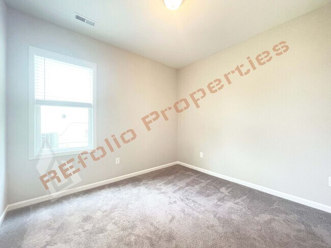 Building Photo - Beautiful Home with 4 Bedrooms, 3 Bathroom...