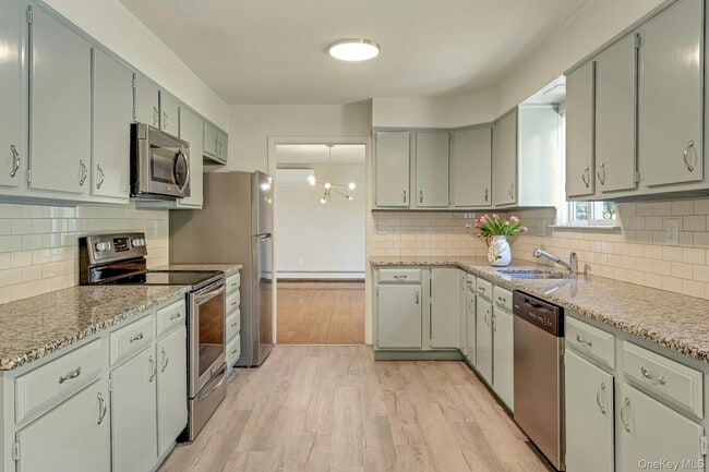 Building Photo - 68 Lake Shore Dr