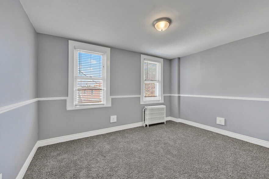 Building Photo - 404 Cornwall St