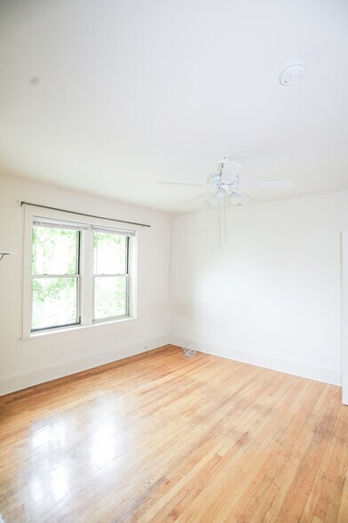 Building Photo - 1111 W Roscoe St