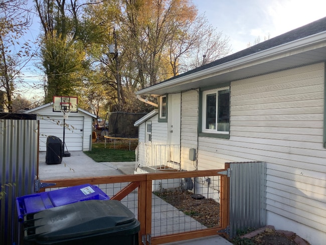 Building Photo - 156 E Whitlock Ave