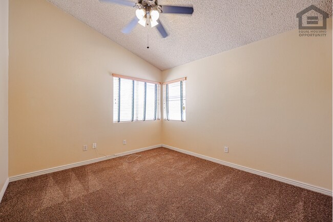 Building Photo - 5727 W Villa Maria Dr