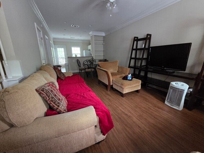 Building Photo - 2 Bed 2.5 Bath Condo