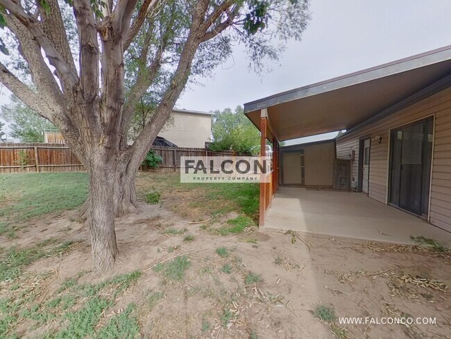 Building Photo - 2114 Shawnee Dr