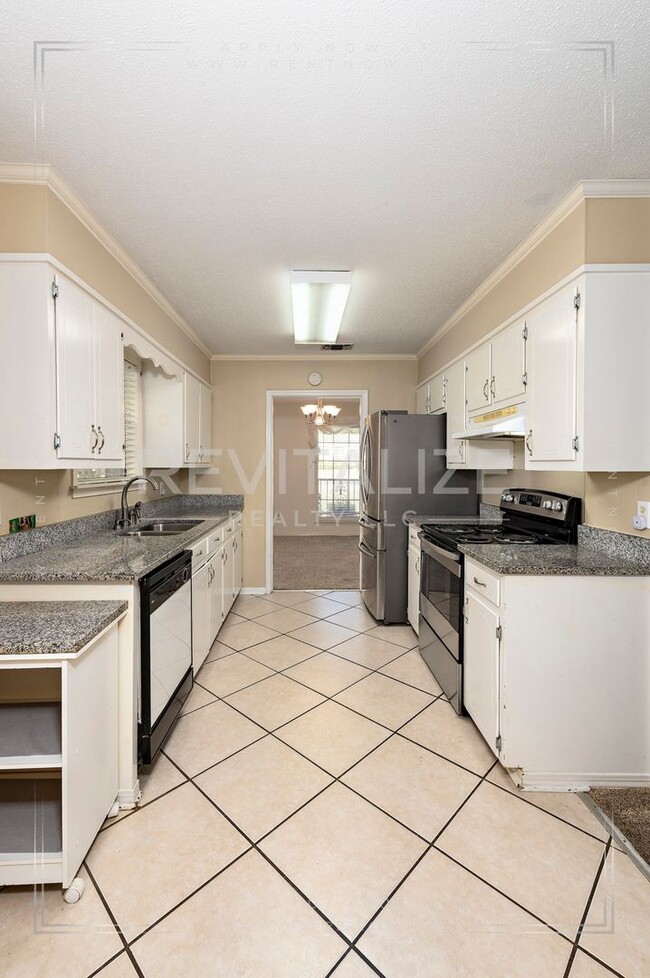 Building Photo - Charming 3 Bed 2 Ba Home Close to Saraland