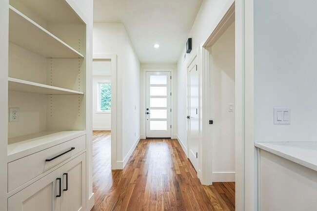 Building Photo - 1236 Parkside Ave