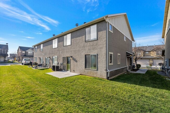 Building Photo - Pet Friendly Townhome w attached 2 car garage