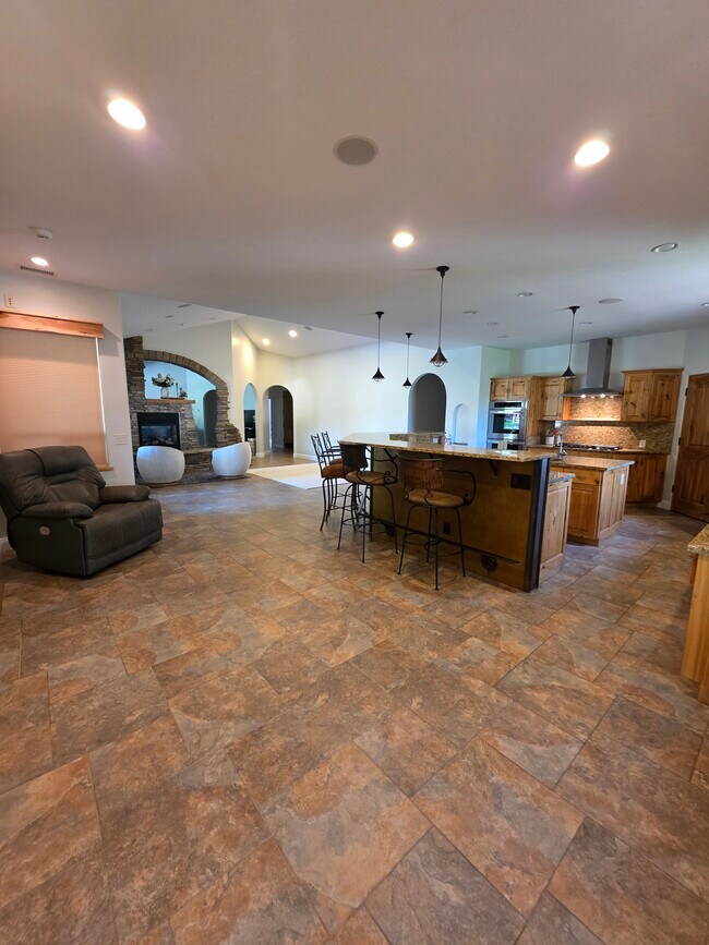 Building Photo - 3209 Silver Fox Dr