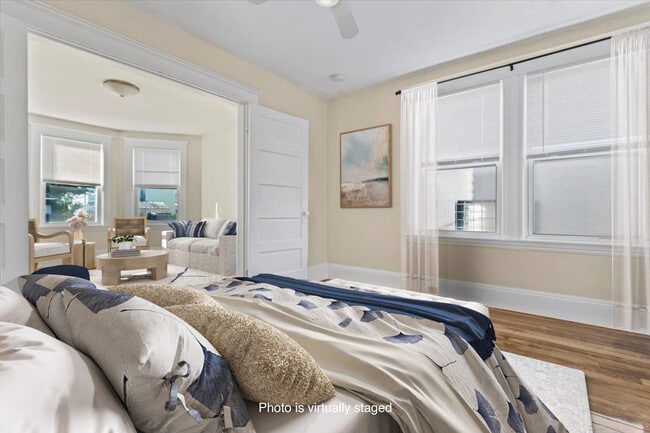 Building Photo - 52 Roslyn St