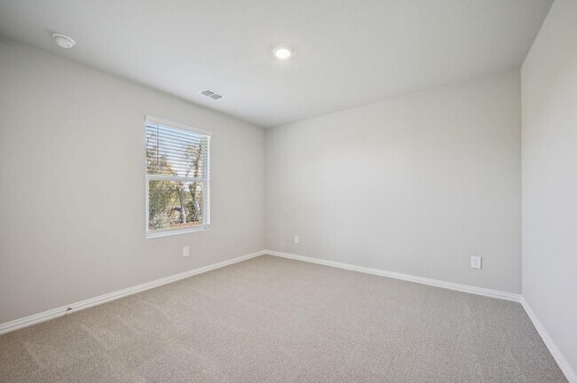 Building Photo - 1412 Bridgestone Dr
