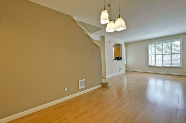 Building Photo - Downtown Mountain View l Stylish Home