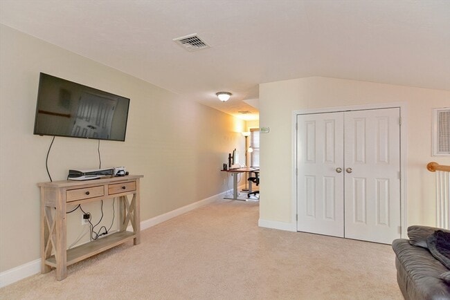 Building Photo - 28 Richardson St