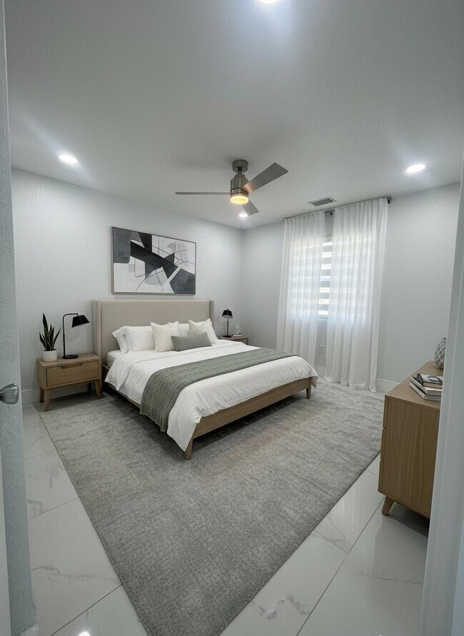 Building Photo - 2346 Lakeshore Cir