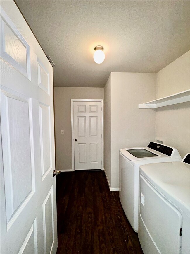 Building Photo - 1334 S Kingfisher Ln