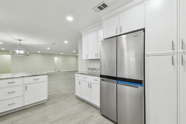 Building Photo - 3938 Versailles Dr