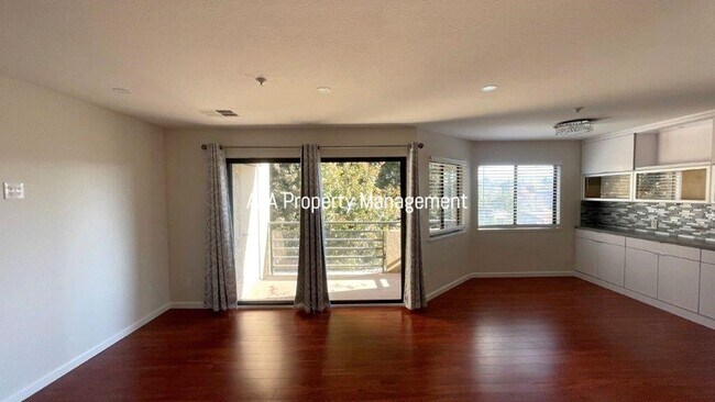 Building Photo - Downtown Walnut Creek! 3rd floor 2 master ...