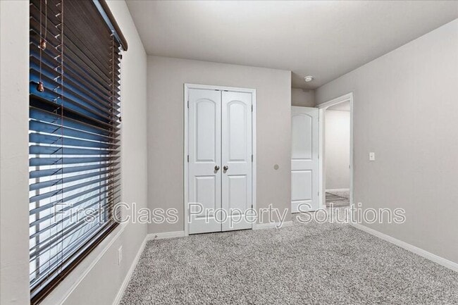 Building Photo - 1708 Burgundy Dr